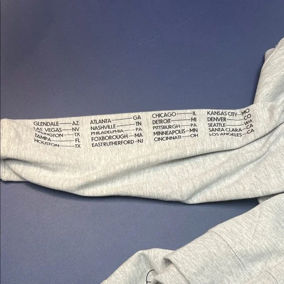 Taylor Swift Gray Sweatshirt - The Eras Tour. Nashville Show - Picture 5 of 7